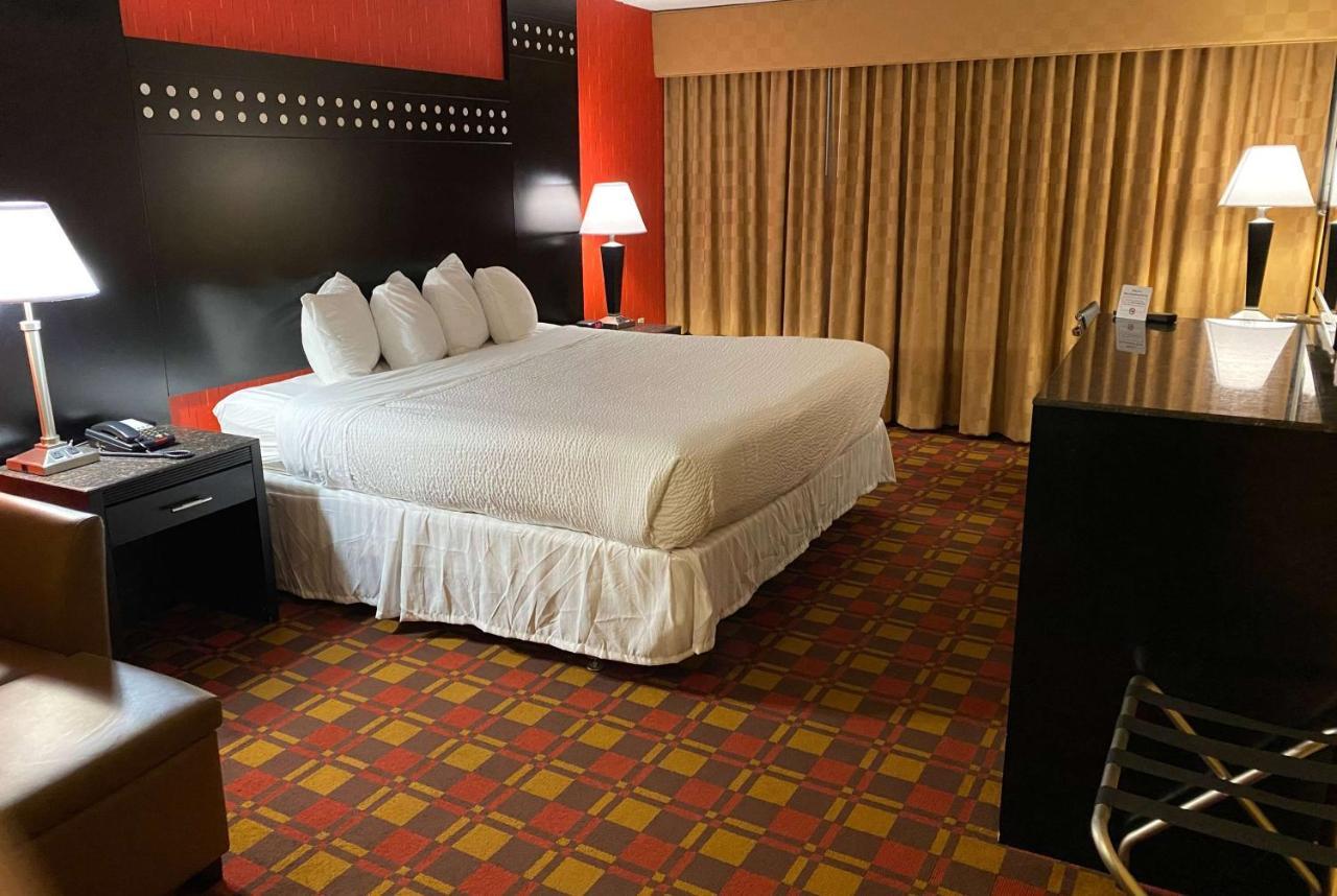 Ramada By Wyndham Rochelle Park Near Paramus Ngoại thất bức ảnh